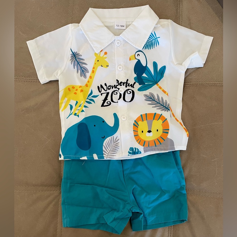NWOT Zoo theme 12-18 MOS outfit